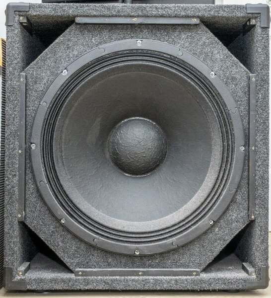 Pereche subwoofer 2 x 600W RMS