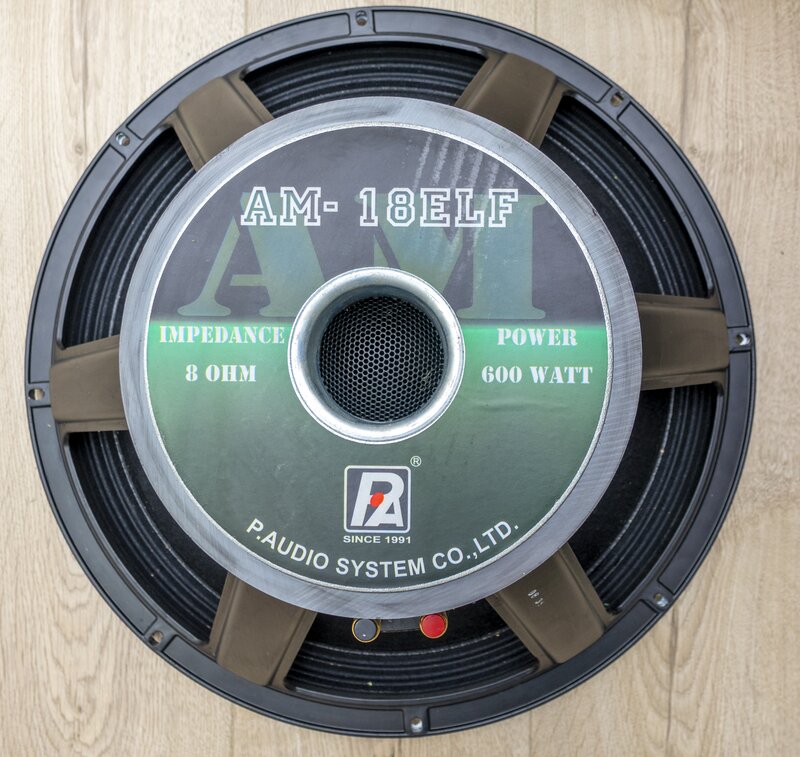 Pereche subwoofer 2 x 600W RMS