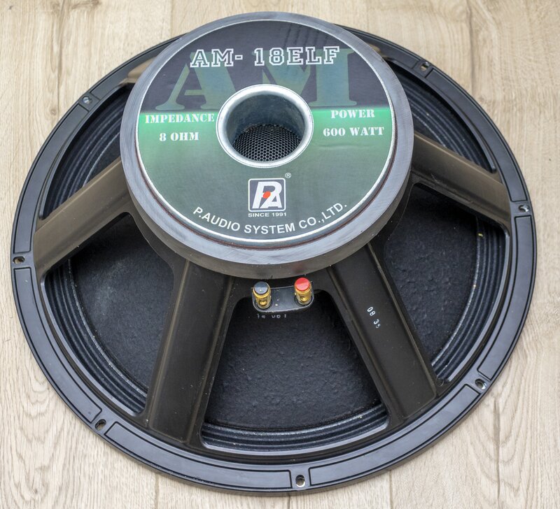 Pereche subwoofer 2 x 600W RMS